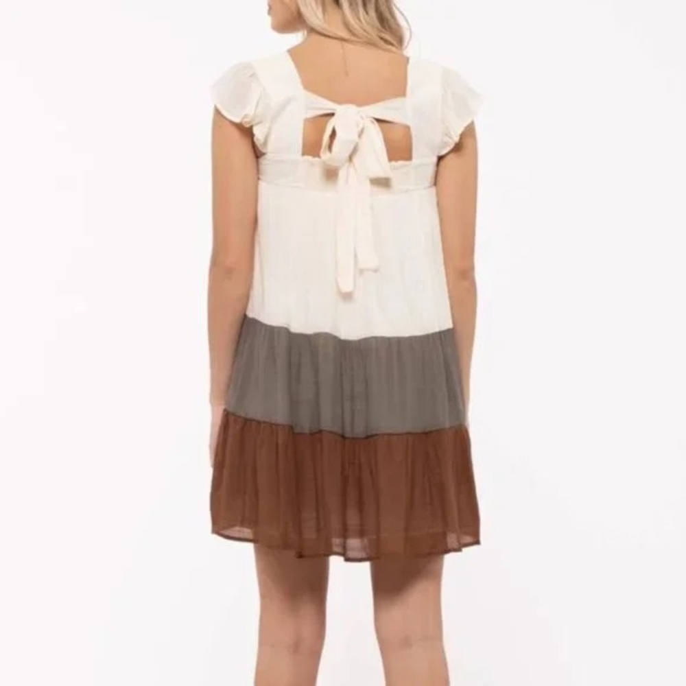 MINE Colorblock Ruffle Dress - Picture 3 of 10